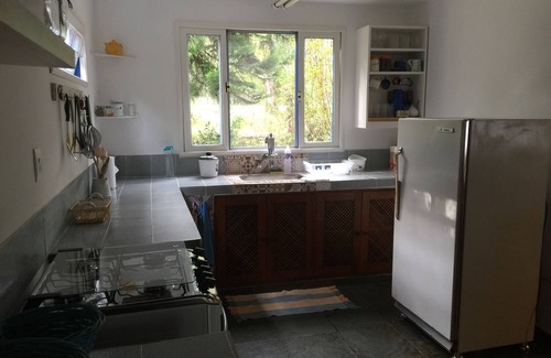 Lumiar Maison | MAISON LUMIÈRE AVEC 3 CHAMBRES, 2 SÉJOURS, PISCINE PRIVÉE ET PISCINE AVEC EAU NATURELLE