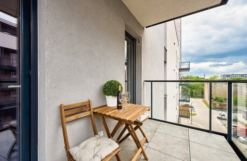 Baluty Appartement | Lumina studio with parking near Manufaktura
