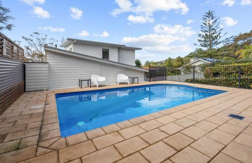 Silverwater Maison | Luminara Lago 6br Waterfront Retreat with Pool at Silverwater