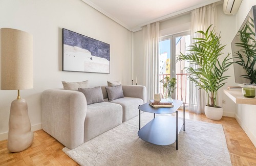 Imperial Appartement | Luminoso y Confortable en el Centro de Madrid