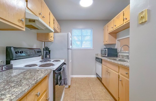 Tallahassee Maison | The cozy and newly furnished white townhouse!