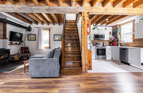 Sainte-Beatrix Chalet De Ski | Luna Cottage - Peaceful forest and calm river