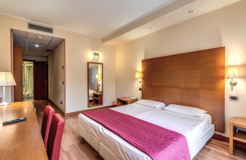 Oleggio Castello Hôtel | Luna Hotel Lago Maggiore Arona