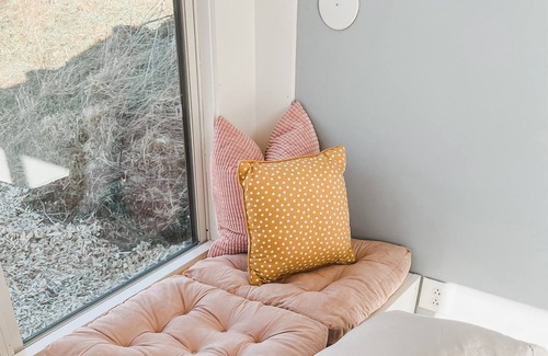 Singers Glen Maison | Luna the Modern and Cozy Container Home