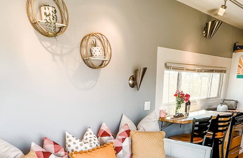 Singers Glen Maison | Luna the Modern and Cozy Container Home