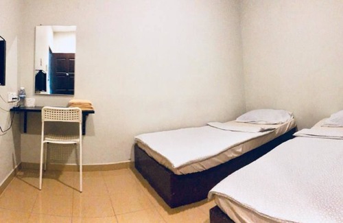 Batu Enam Maison | Lunas Homestay by Yolodge