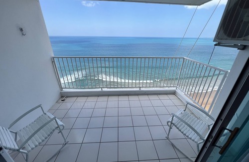 La Pared Copropriété | Romantic Oceanfront Balcony Suite Near El Yunque with direct beach access