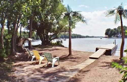 Wolcott Cottage | Lure Cottage, à droite sur le hêtre. Palmiers, bateau à moteur gratuit.