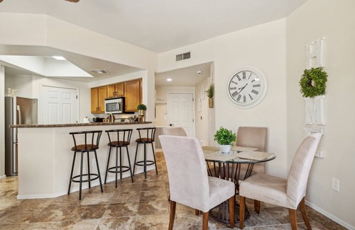 Villa De Paz Copropriété | Lush 2-bedroom condo w/WiFi, AC, gym, near State Farm Arena, Shopping and more!