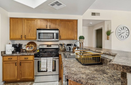 Villa De Paz Copropriété | Lush 2-bedroom condo w/WiFi, AC, gym, near State Farm Arena, Shopping and more!