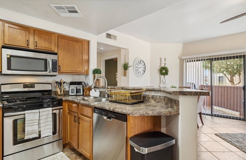 Villa De Paz Copropriété | Lush 2-bedroom condo w/WiFi, AC, gym, near State Farm Arena, Shopping and more!