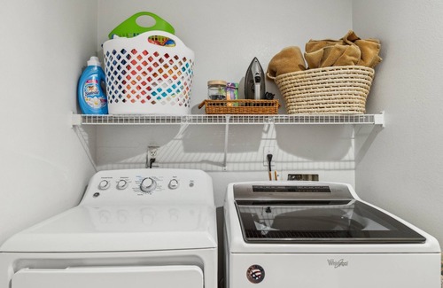 Villa De Paz Copropriété | Lush 2-bedroom condo w/WiFi, AC, gym, near State Farm Arena, Shopping and more!