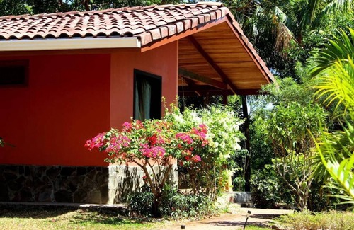 Miramar Appartement | LUSH APARTMENT, SWIMMINGPOOL WITH GREAT OCEANVIEW
