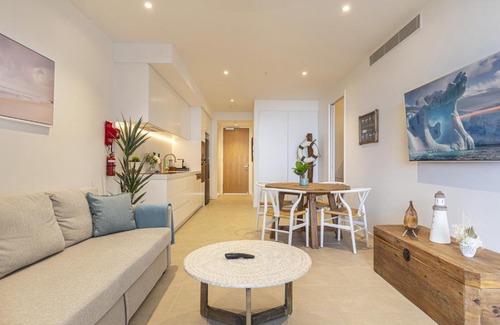 Bokarina Appartement | Lush Beachfront living with Parking Pool and BBQ
