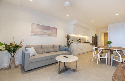 Bokarina Appartement | Lush Beachfront living with Parking Pool and BBQ