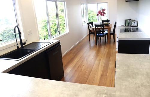 Tauranga Maison | Lush, eco, family retreat.