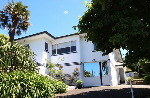 Tauranga Maison | Lush, eco, family retreat.