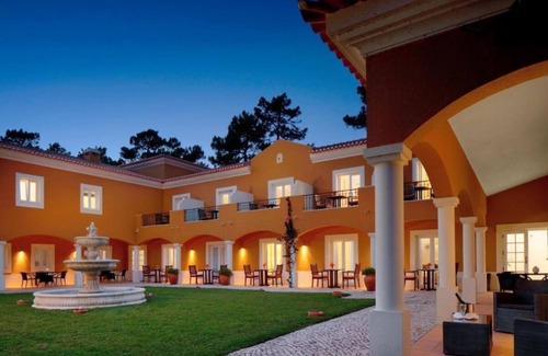 Quinta da Marinha Maison | Lush Gardens & Sea Views! FREE Parking, Close to Santa Marta Lighthouse Museum!