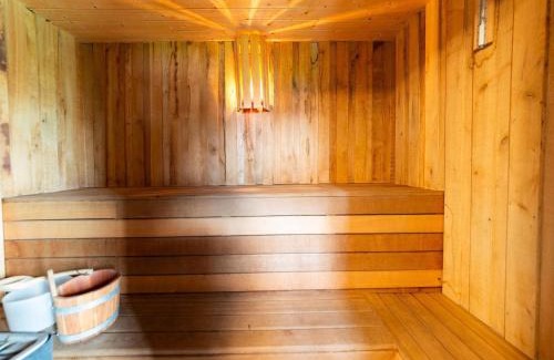 Somme-Leuze Maison | Lush holiday home with bubble bath and sauna