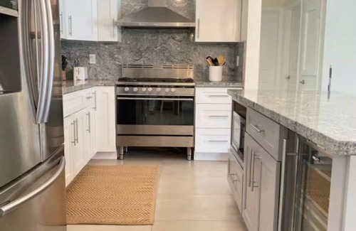 Hollywood Hills Maison | Lush Pool Home - Hot Hollywood Location!