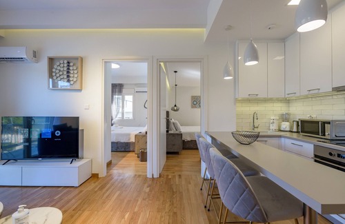 Athens City Centre Appartement | Lush Sapphire apt. steps from the Acropolis!