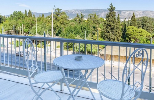 Athens City Centre Appartement | Lush Sapphire apt. steps from the Acropolis!
