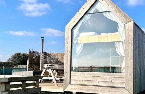 Brightlingsea Maison | Lushna 6 Petite at Lee Wick Farm Cottages & Glamping