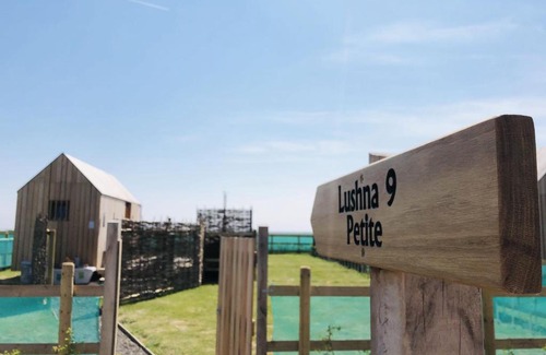 Brightlingsea Maison | Lushna 6 Petite at Lee Wick Farm Cottages & Glamping