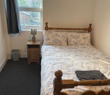 Luton Maison | Luton Homestay - Near AIRPORT & Train Station, High Speed Internet