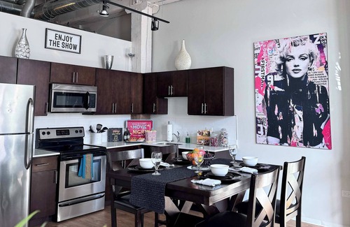Near South Side Appartement | Luxéry Stay "Hollywood" Downtown/McCormick/WinTrust Area