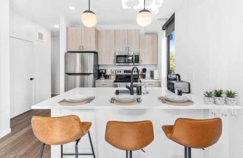 St. Anthony West Appartement | Lux 2BD Gym Rooftop Street Parking by DT UMN