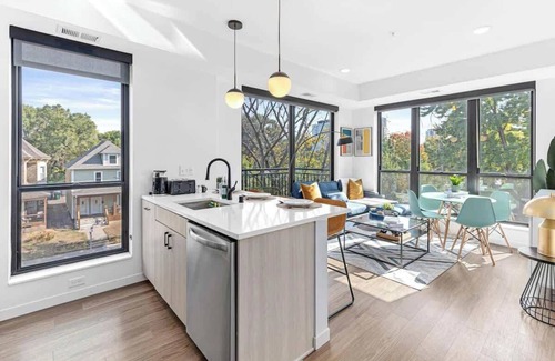 St. Anthony West Appartement | Lux 2BD Gym, Rooftop, Street Parking by DT, UMN