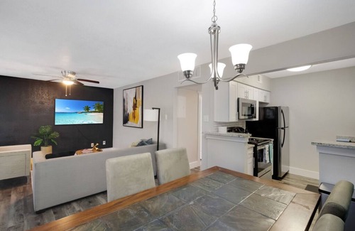 South Arlington Appartement | Lux 2bd King Bed, Park & Walk to AT&T, Global Life