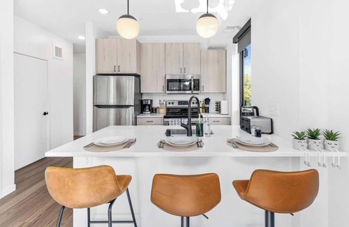 St. Anthony West Appartement | Lux 2BD, Sofa Bed DT &UMN, GYM Free Street parking