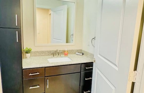 Wetmore Appartement | Lux 2BR 2Mi to Six Flags, La Cantera w/Pool & Gym