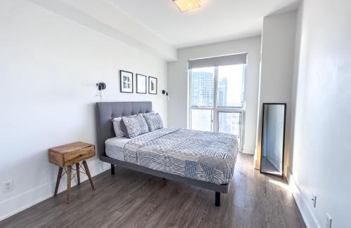 Toronto Entertainment District Appartement | Lux 300 Front Suites CN Tower View & Free Parking