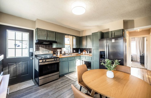 Rochester Maison | Lux 3BR Cozy Nook I Mins to Mayo & Dwtwn I Pets