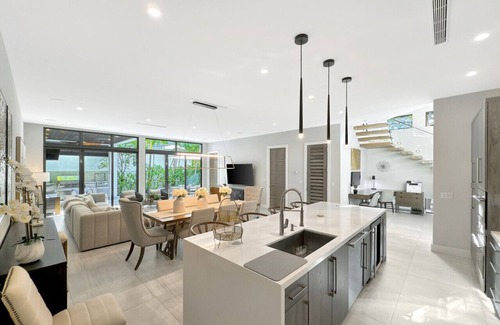 Coconut Grove Maison | Lux 4BR Retreat w/ Heated Pool, BBQ, and Bikes