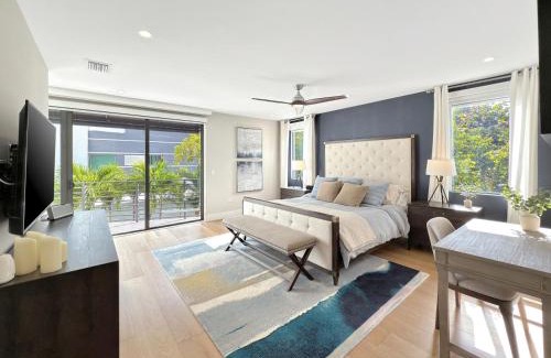 Coconut Grove Maison | Lux 4BR Retreat with Heated Pool, BBQ, and Bikes