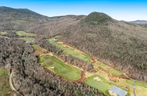 North Troy Maison | Lux 5BR 4BA SV125 SKI In Out, 18-hole Championship Golf Course, Water Park, pet friendly