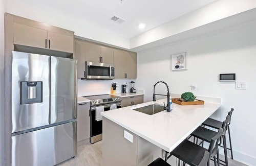 Brookland Lit Et Petit-Déjeuner | LUX Brookland Penthouse | RoofDeck | Skyline View