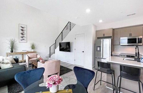 Brookland Lit Et Petit-Déjeuner | LUX Brookland Penthouse | RoofDeck | Skyline View