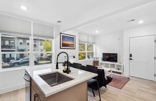 Brookland Lit Et Petit-Déjeuner | LUX Brookland Retreat | Close to Shops Restaurants