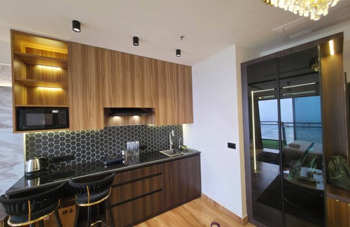 Noida Appartement | Lux By ZenithSuites - River View Studio In Noida