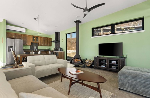 Harrison Cabine | Lux Cabin Mountain Escape - Scenic Views, River, Hiking, Kayaking