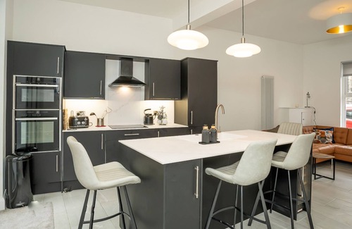 Queens Quarter Maison | Moderne-4 BDR-Salle de bain et douche-Maison-Vue sur Rue