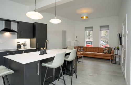 Queens Quarter Maison | Moderne-4 BDR-Salle de bain et douche-Maison-Vue sur Rue