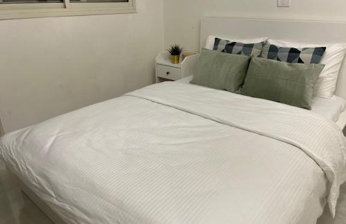 Rishon LeTsiyon Maison | Lux & Comfy ~ Pool ~ Queen Beds