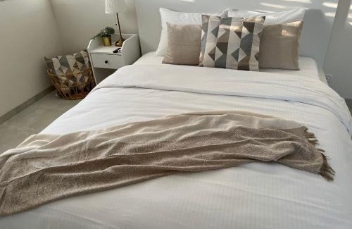 Rishon LeTsiyon Maison | Lux & Comfy ~ Pool ~ Queen Beds