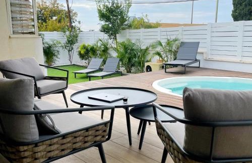 Rishon LeTsiyon Maison | Lux & Comfy ~ Pool ~ Queen Beds